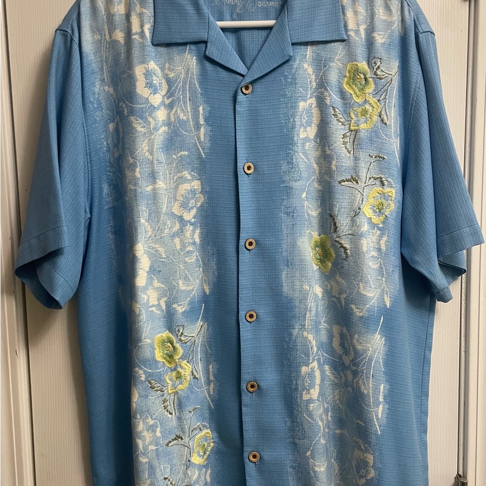 Tommy Bahama shirt size Medium